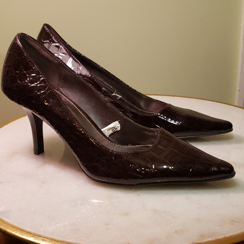 Merona Snake skin brown pumps